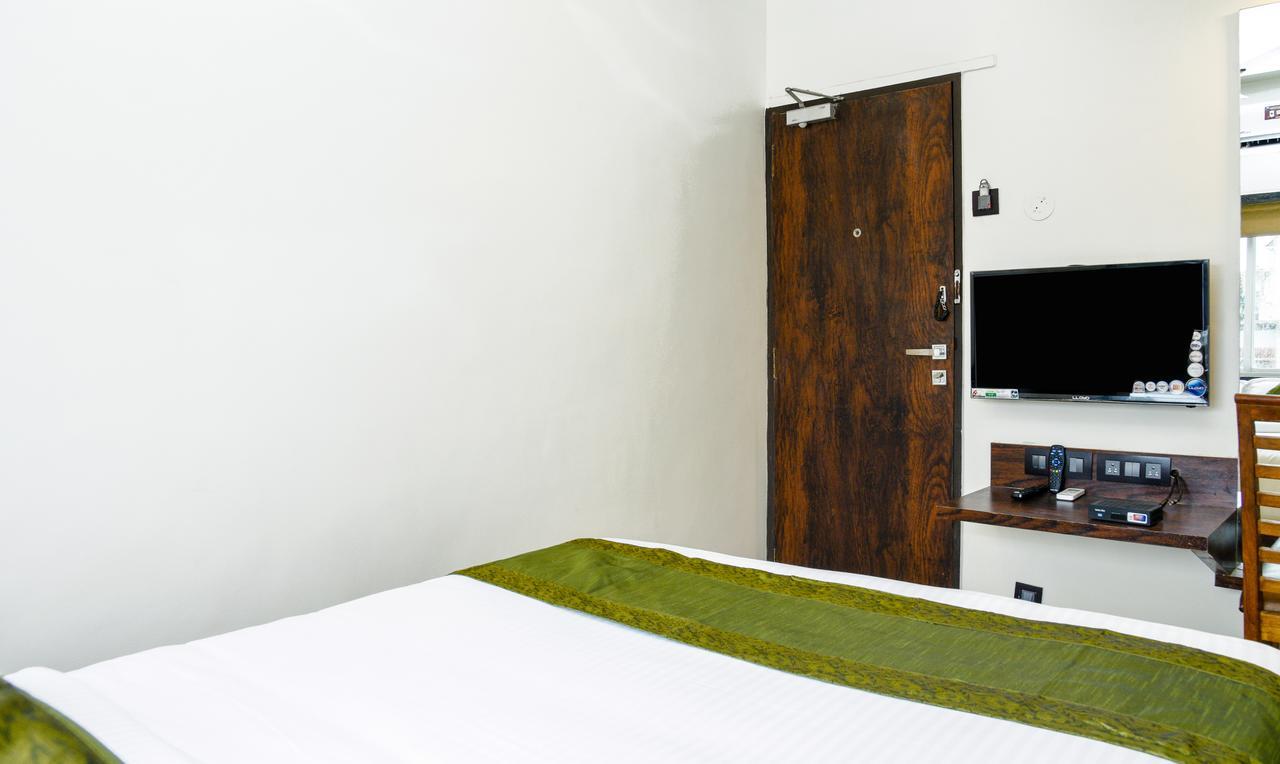 Treebo Malhaar Regency Hotel Chinchvad Exterior photo