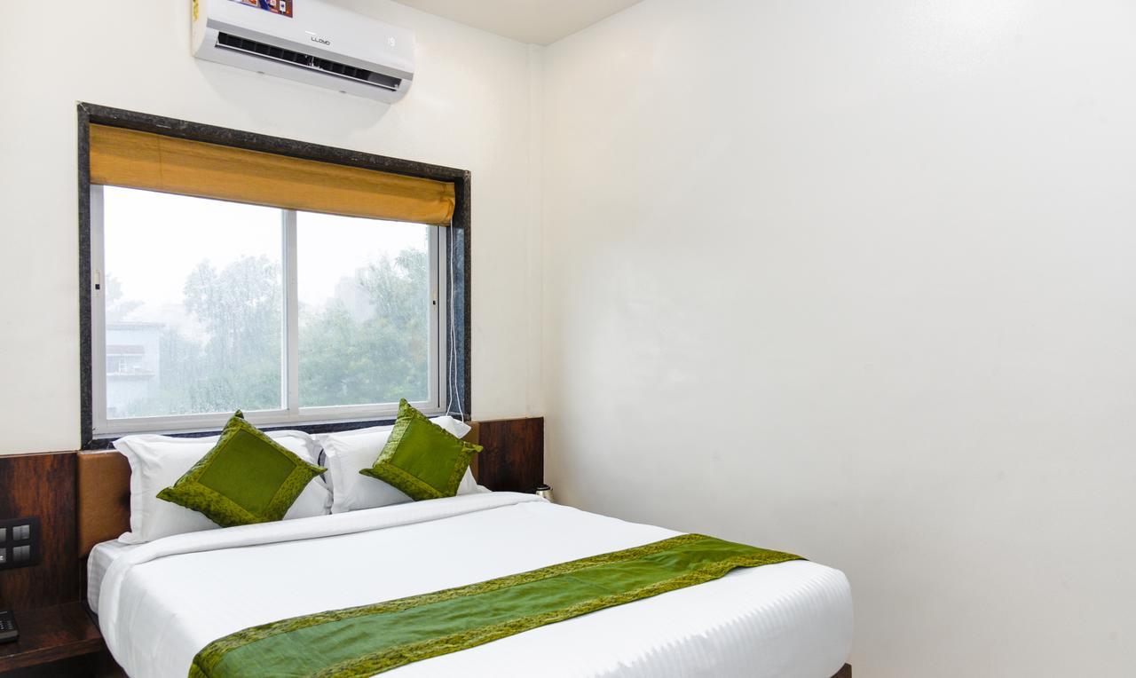 Treebo Malhaar Regency Hotel Chinchvad Exterior photo